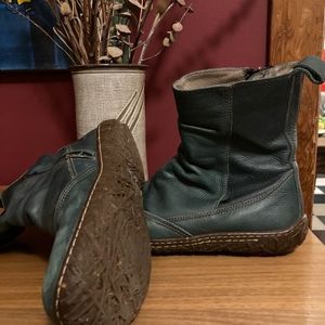Woman's  el Naturalista leather teal ankle boot